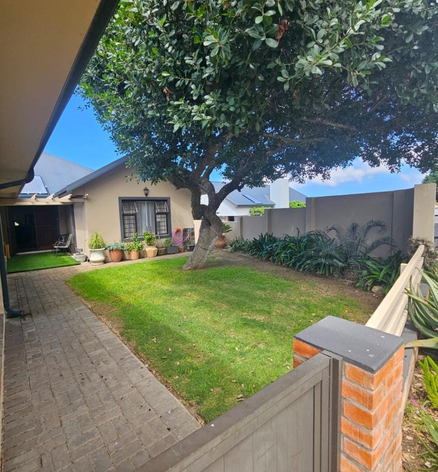 3 Bedroom Property for Sale in Stilbaai Wes Western Cape